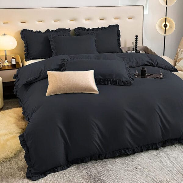 KOMPLET POŚCIELI Z BAWEŁNY SATYNOWEJ UDEKOROWANY FALBANĄ