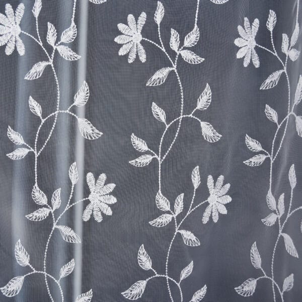 FIRANA GOTOWA Z MARKIZETY ZDOBIONA HAFTEM NA TAŚMIE MARSZCZĄCEJ MIRA