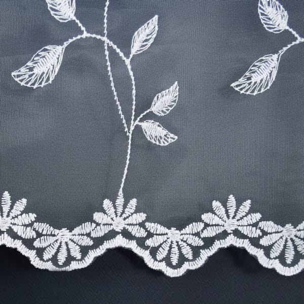 FIRANA GOTOWA Z MARKIZETY ZDOBIONA HAFTEM NA TAŚMIE MARSZCZĄCEJ MIRA