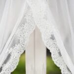 WOALOWA FIRANA OBSZYTA GIPIURĄ SPINANA W KOKONY 400X155 CM