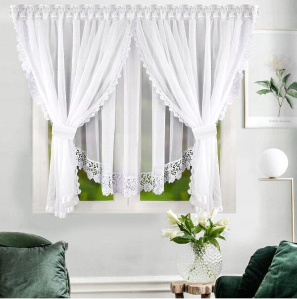 FIRANA GOTOWA Z GIPIURĄ W KWIATKI NA TAŚMIE 400X150 CM