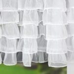 KRÓTKA FIRANA Z FALBANAMI NA PRZELOTKACH 400X130 CM