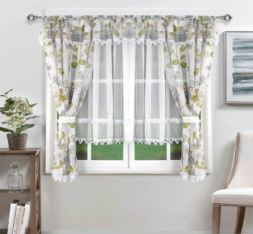 ZESTAW DEKORACYJNY W KWIATY Z OZDOBNĄ GIPIURĄ 400X160 CM