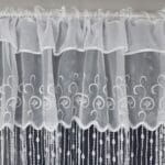 KRÓTKA FIRANA WOALOWA Z HAFTEM I GIPIURĄ NA TAŚMIE MARSZCZĄCEJ 400X90 CM
