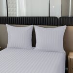 Pościel adamaszek 200x220 cm jasnoszara zestaw z 2 poszewkami ADAM