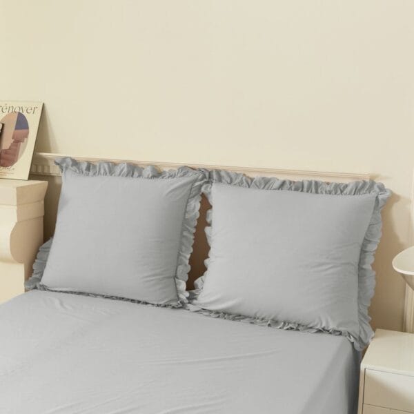 Pościel z falbanką 160×200 cm jasnoszara zestaw z 2 poszewkami LULA