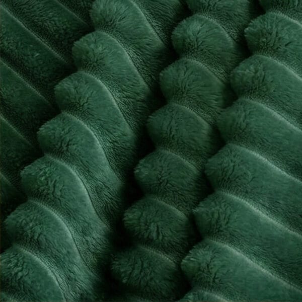 Gruby koc butelkowa zieleń 160x200 cm wytłaczany miękki pled LEO