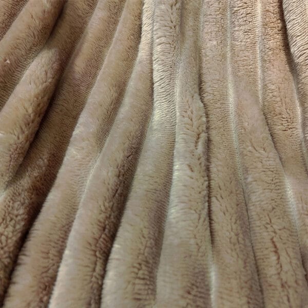 Gruby koc beżowy 200×220 cm wytłaczany miękki pled LEO