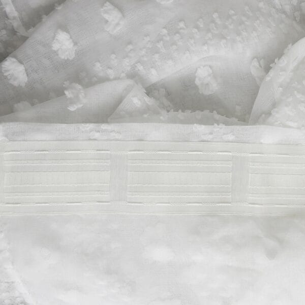 Firana sable z pomponikami 145×250 cm na taśmie KROPKA