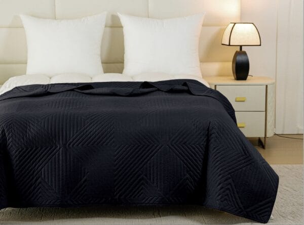Narzuta na łóżko 200×220 cm czarna pikowana dwustronna MILA