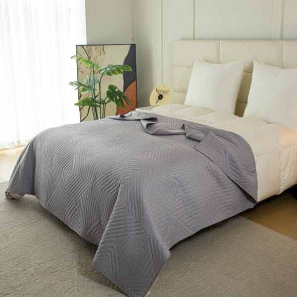 Narzuta na łóżko 200x220 cm jasnoszara pikowana dwustronna MILA