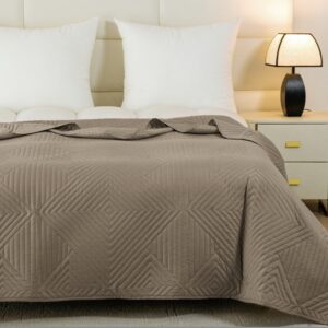 Narzuta na łóżko 200×220 cm ciemny beż pikowana dwustronna MILA