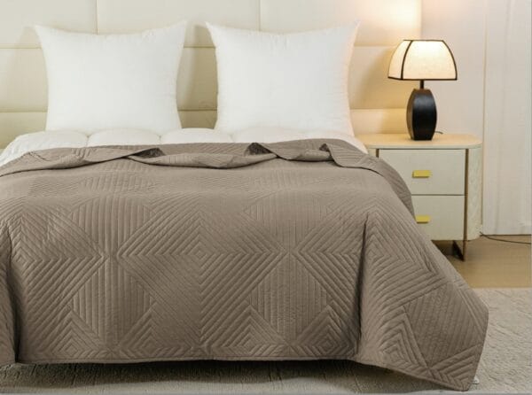 Narzuta na łóżko 200×220 cm ciemny beż pikowana dwustronna MILA