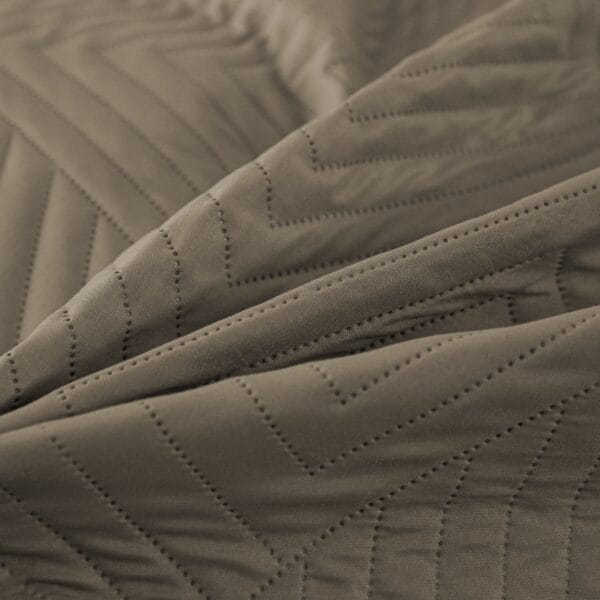 Narzuta na łóżko 200×220 cm ciemny beż pikowana dwustronna MILA
