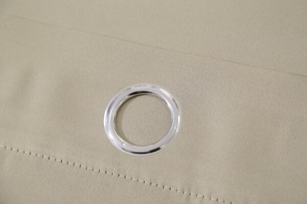 Zasłona na przelotkach 140×250 cm beżowa zaciemniająca 90% AKSAMA